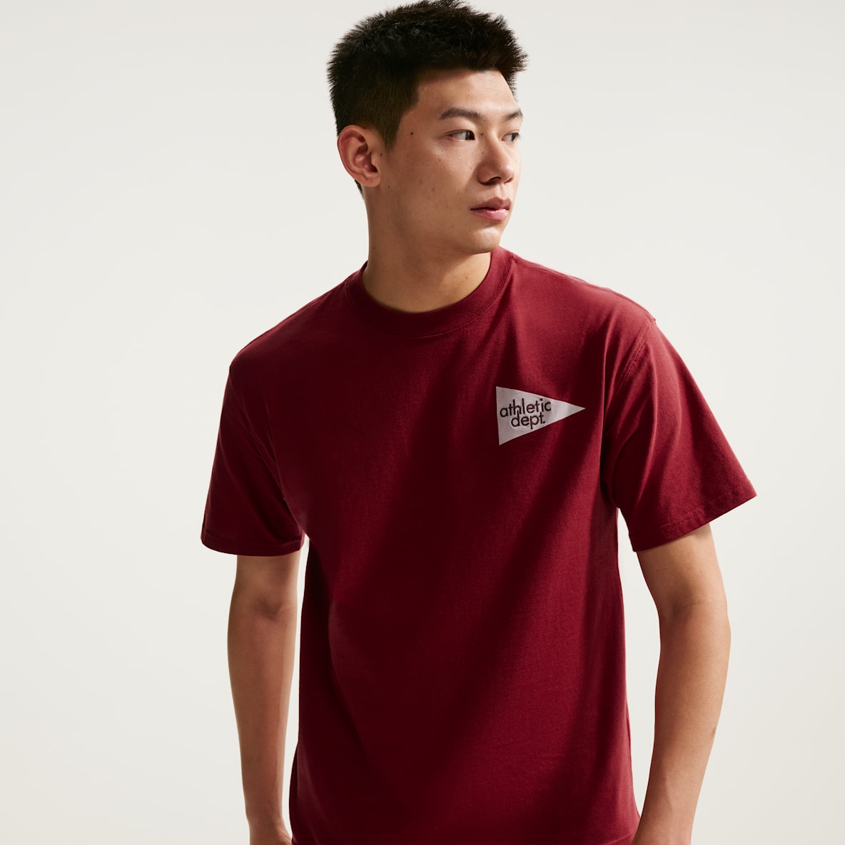 NIKE公式】 レッド トップス & Tシャツ【ナイキ公式通販】